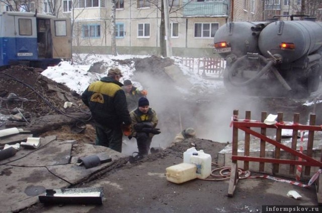Главный государственный инспектор труда в Псковской области в канун Нового года оштрафовал муниципальное предприятие за задержку зарплаты. 