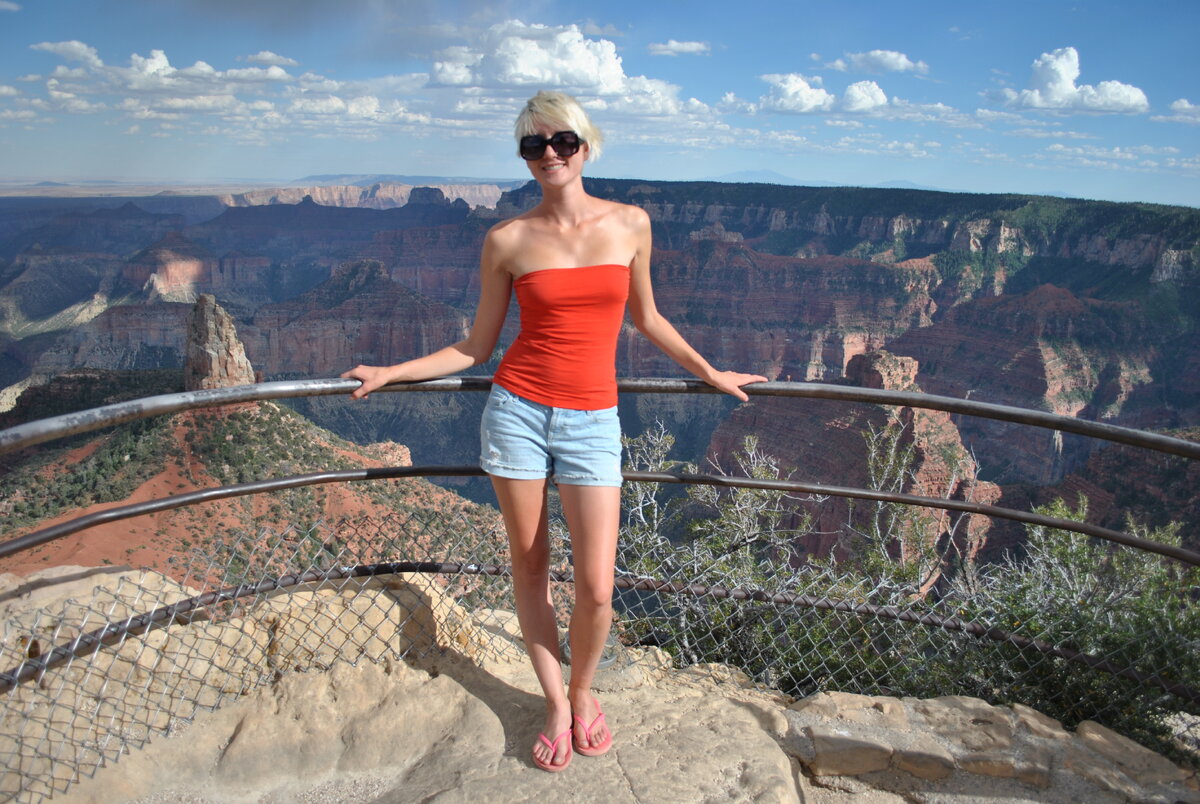 На фото, конечно же, улыбаемся и машем :)