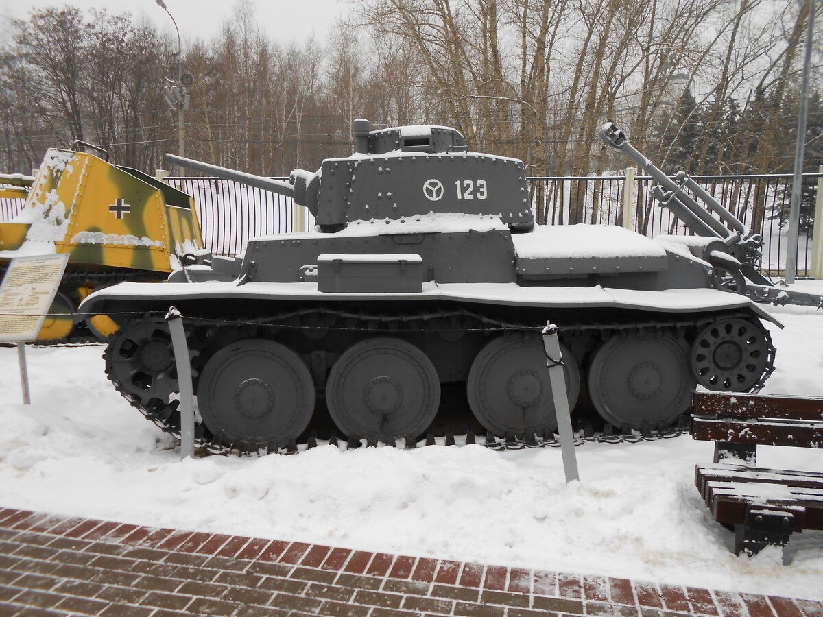 Pz. Kpfw.38 (t) с 37 мм пушкой в Москве на Поклонной горе.