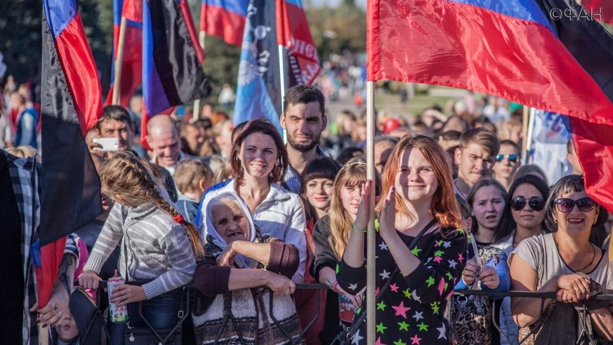 Население донецкой. Жители ДНР. Жители Донецка. Жители Донбасса о России.