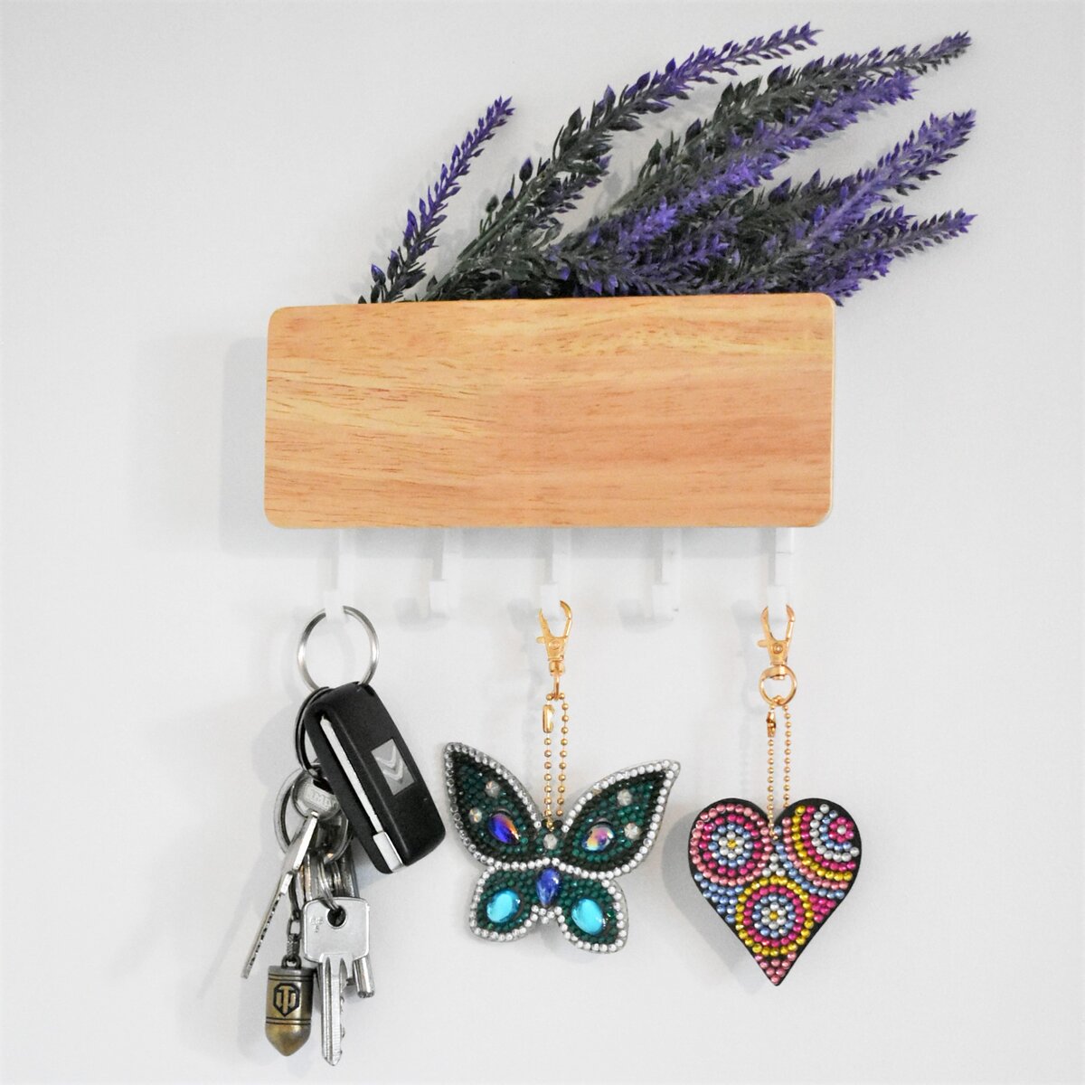 Полка с ключами в моей прихожей