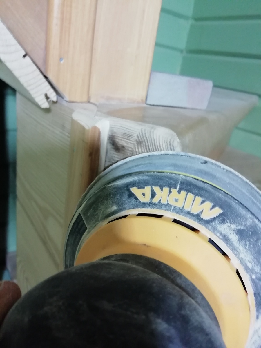 Орбиталка не подлезает, а вручную не охота шлифовать)))) 