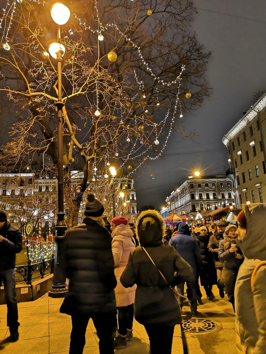 манежная площадь санкт-петербург. ярмарка на манежной площади 2023. рождественская ярмарка в спб 2022 на манежной площади. инсталляция блокадный ленинград. манежная площадь санкт-петербург.