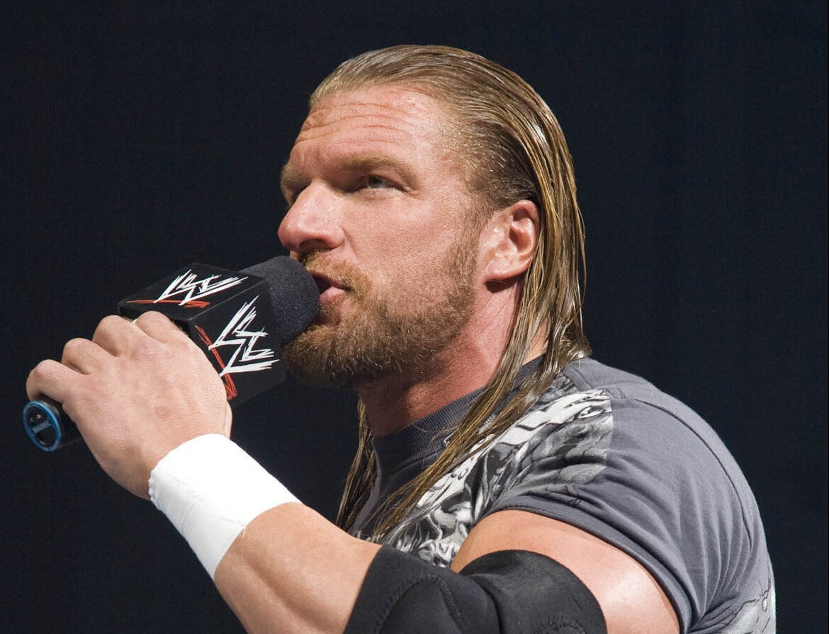 Roman reigns -. Трипл эйч молодой. Трипл эйч молодой. Трипл эйч в костюме. Triple h рестлер.