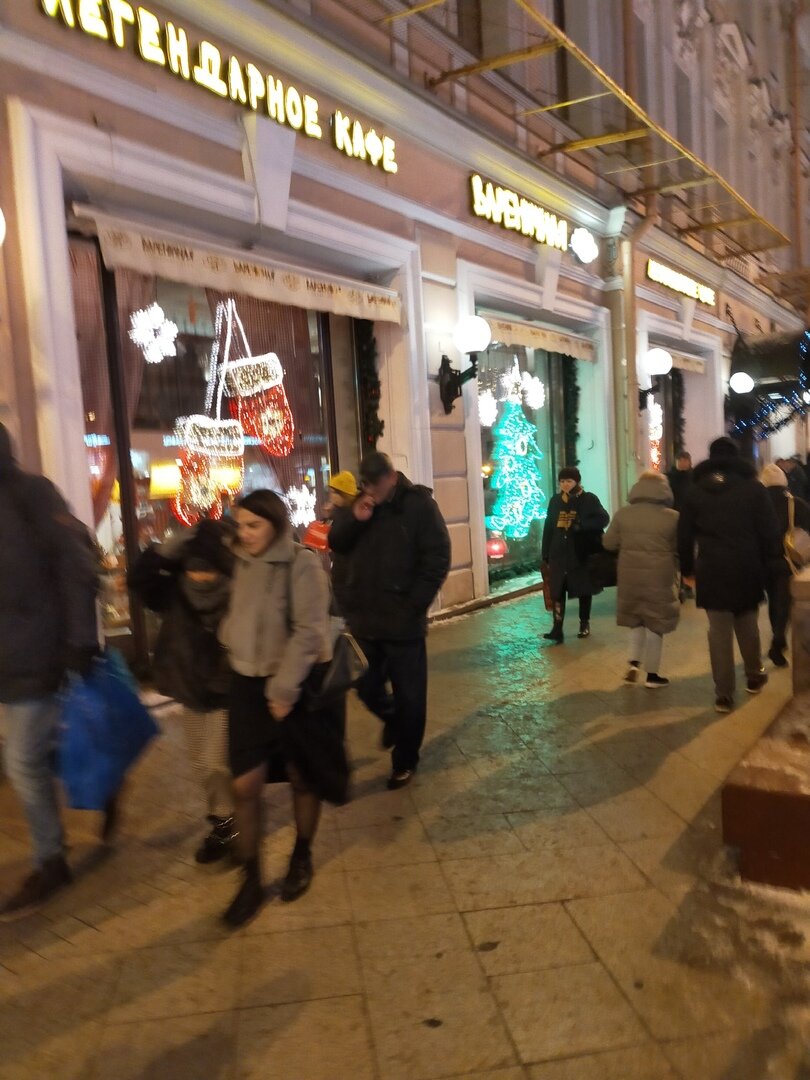 Здание знаменитого Елисеевского магазина. Вид с Тверской