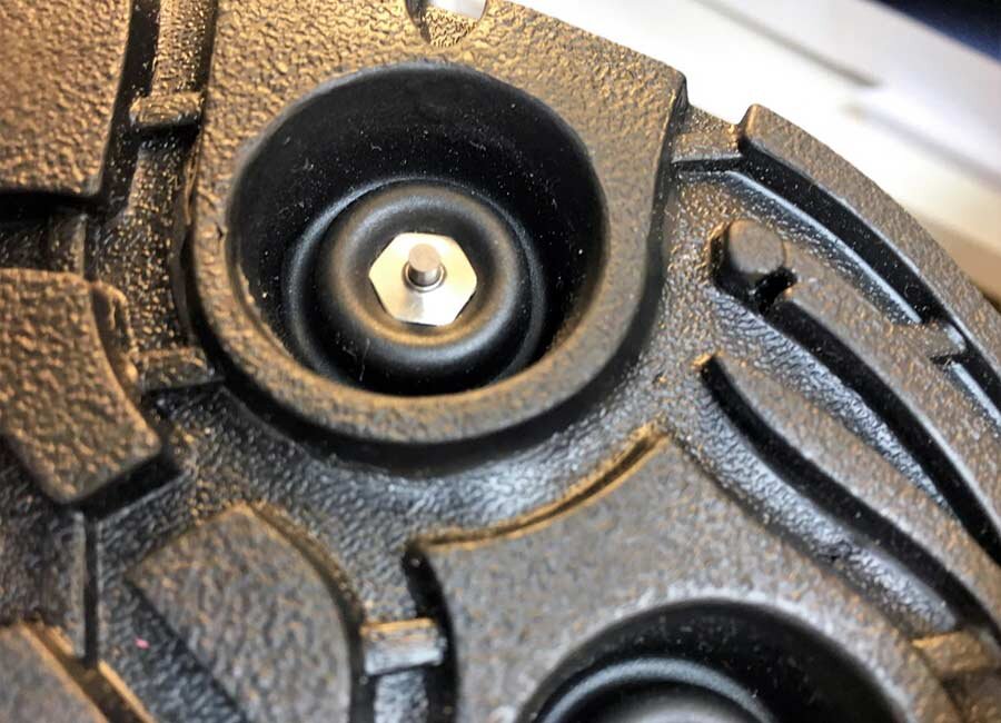 Даже в режиме, когда шипы могут выдвигаться, подошва Gripforce будет иметь полный контакт с поверхностью земли, льда или снежного наста, достаточную для того, чтобы предотвратить скольжение.