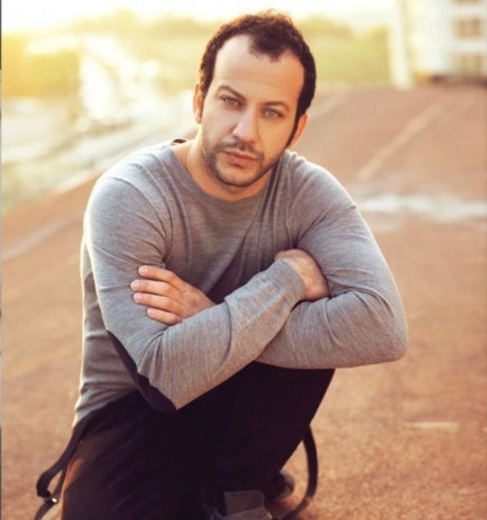 Аличо чукур актер. Рыза Коджаоглу. Рыза Коджаоглу актер. Аличо Чукур. Рыза Коджаоглу глаза
