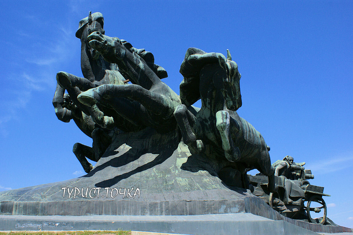 памятник тачанке в каховке. эх тачанка ростовчанка. памятник тачанка ростов-на-дону. тачанка ростовчанка памятник ростов. эх тачанка ростовчанка.