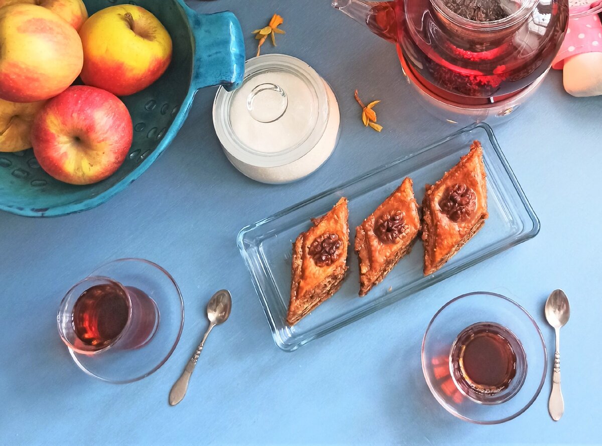 Пахлава с грецкими орехами  -  всегда пользуется успехом у моих друзей!