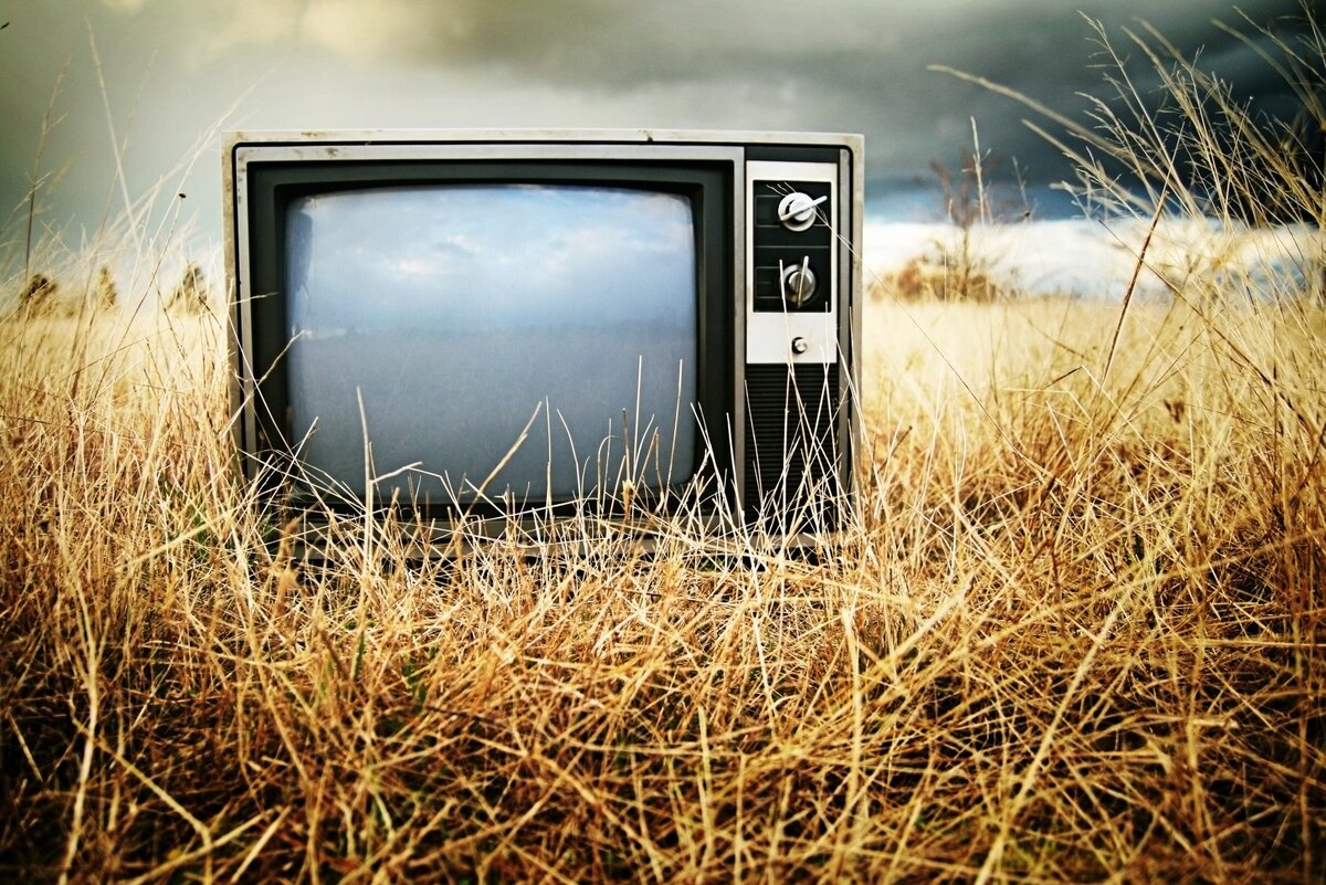 Старый телевизор. Старинный телевизор. Ретро телевизор. Советский телевизор.