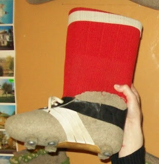 Самодельная футбольная обувь из валенок.