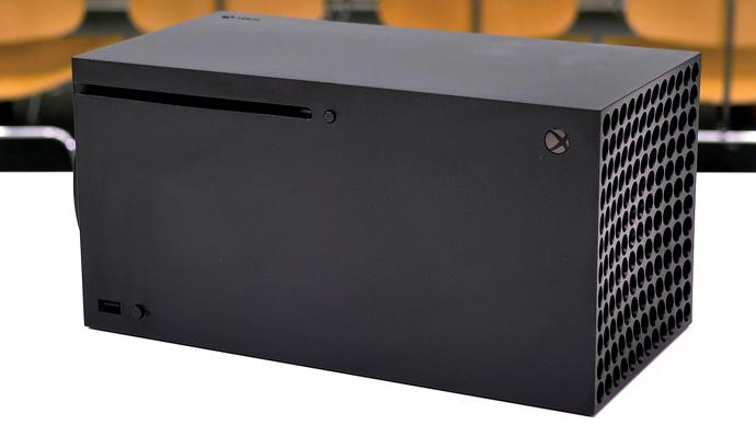 Xbox Series X в горизонтальном положении