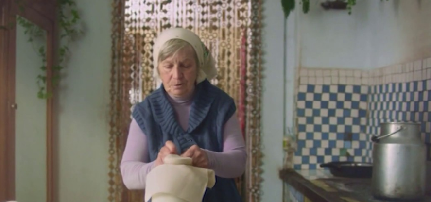 Наверное, каждый из нас с детства помнит заботливую бабушку.