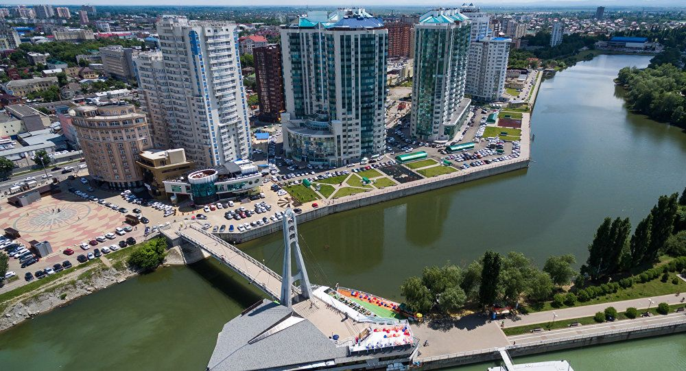 (Вид на один из районов города).