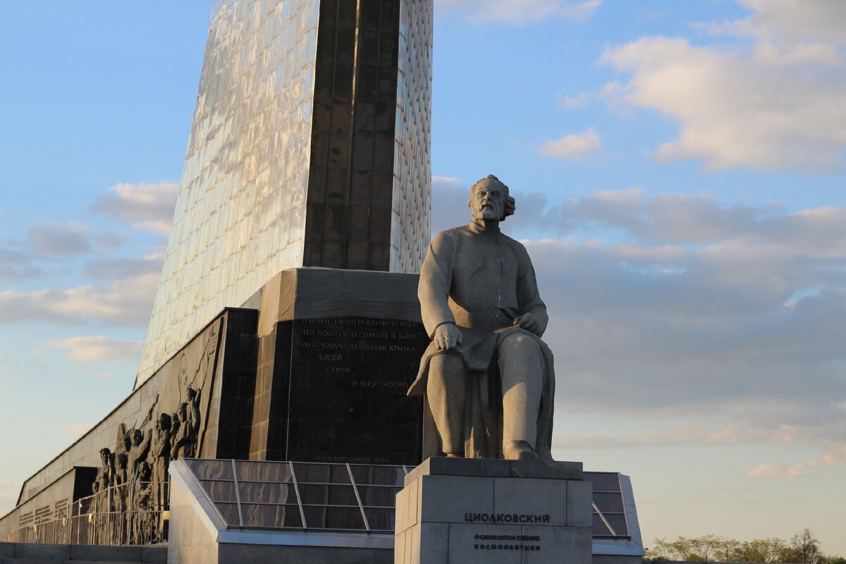 Сверху Музея космонавтики