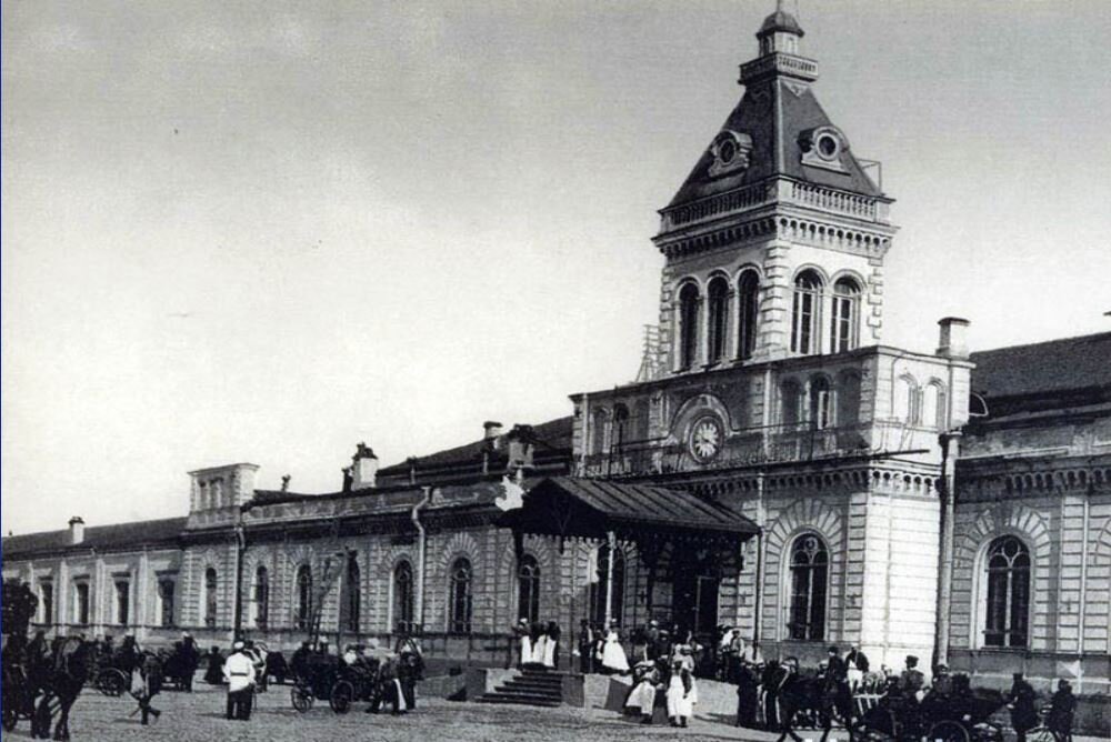 Первое здание Рязанского вокзала, выходившее фасадом на Рязанский проезд