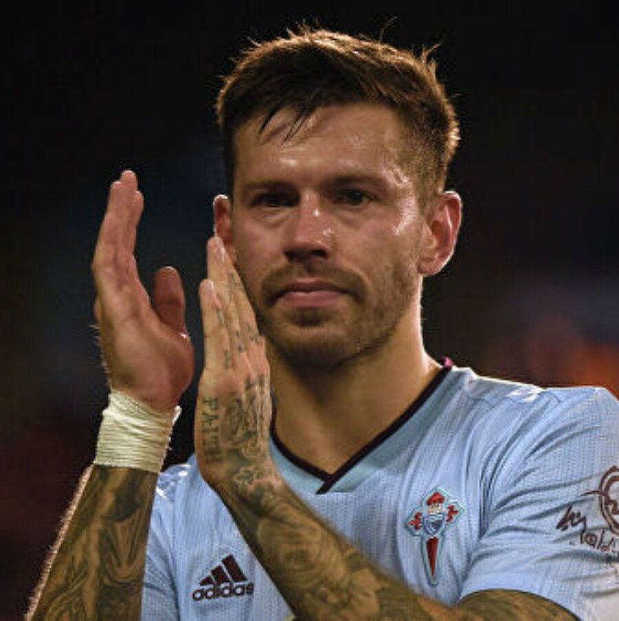 Напомним, что Испания занимает второе место после США по числу зараженных от Covid-19 - 130,759, количество смертей в стране (второе после Италии) - 12,418. Теперь согласно российским мерам предосторожности, футболист "Сельты" должен пройти двухнедельный карантин и не выходить из дома.