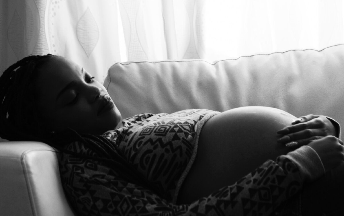 Как помочь жертвам насилия пройти беременность и роды | Горящая изба | Дзен