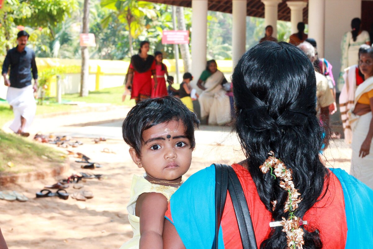 дети инд. девочки индии. малыш индус. счастливые дети индии. дети из индии.