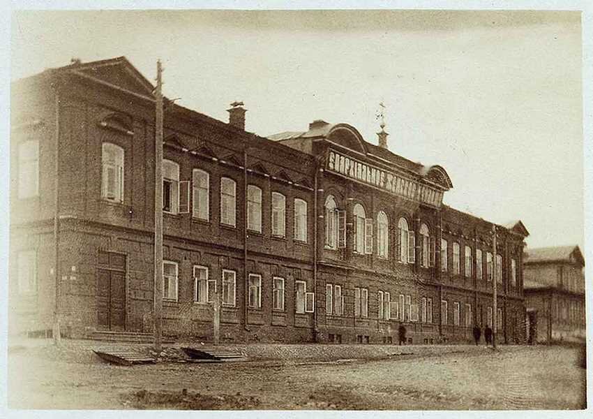 Епархиальное женское училище, 1913-1918гг. Источник: pastvu.com