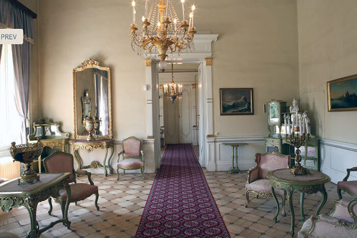 Музей антиквариата во дворце поместья Топольчанки