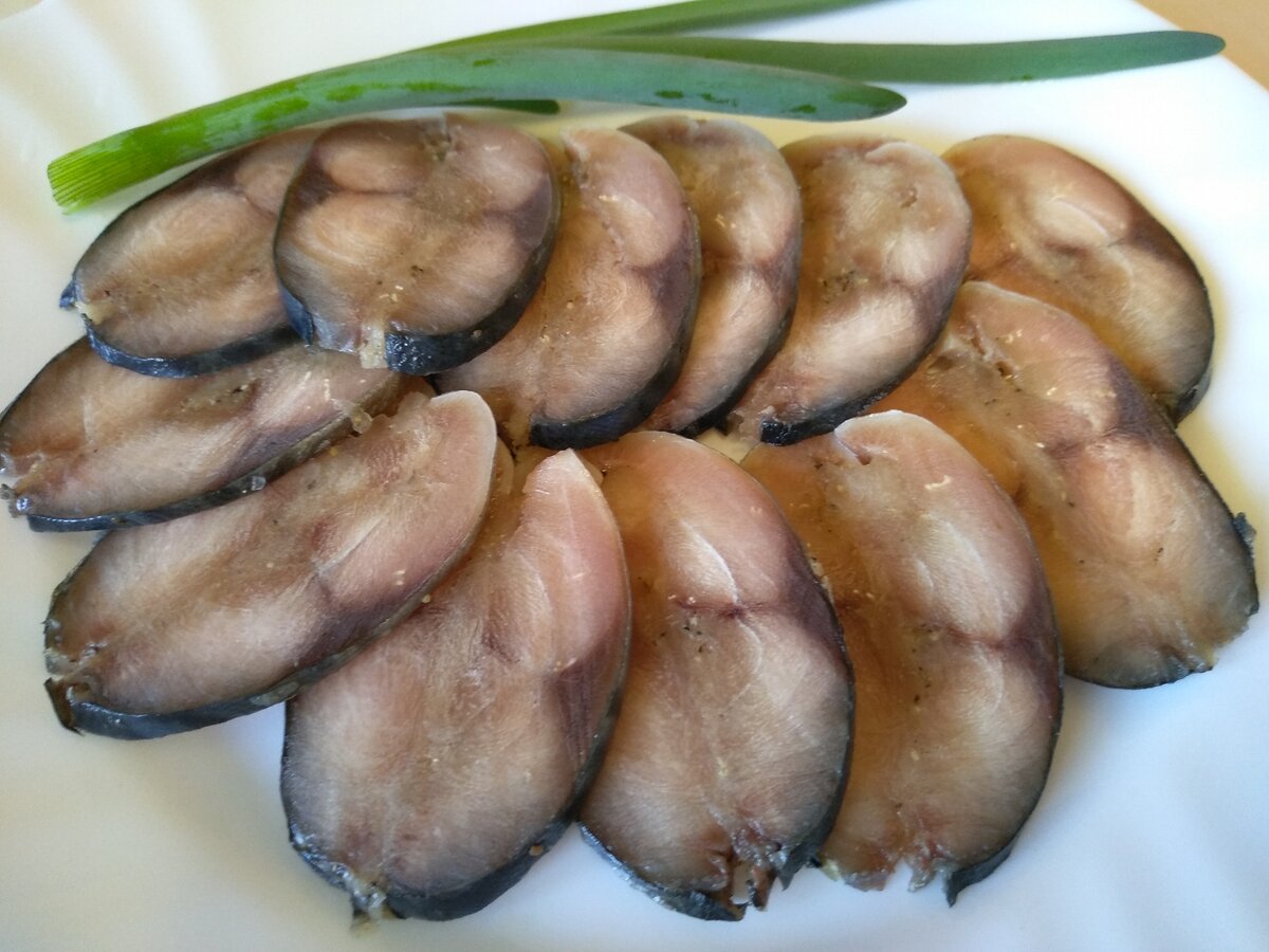 Всем доброго дня!  Сегодня приготовим улётную рыбку, она настолько вкусная, что просто улетает со стола. Рецепт я нашла на просторах интернета, немного подкорректировала  под себя  и вкуснятина готова.