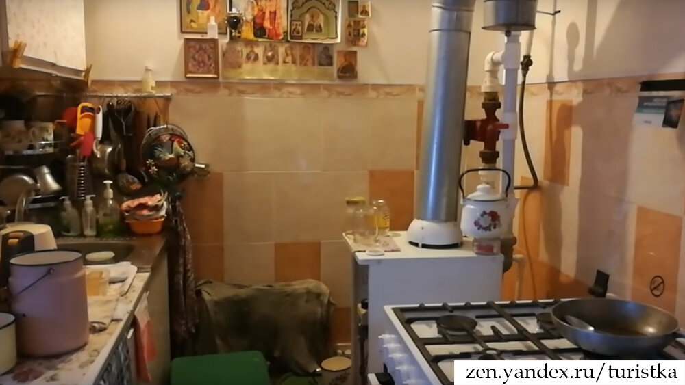 У тети в русской деревне газ есть