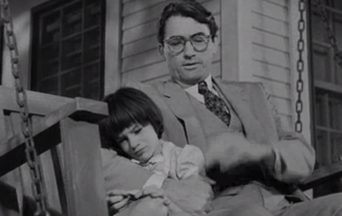 Аттикус Финч с дочерью. Кадр из фильма