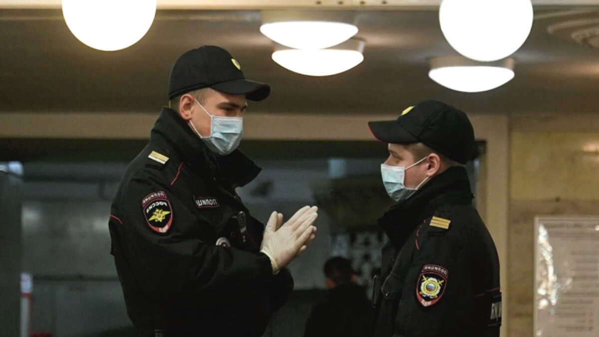 Типичная картина для каждой станции метро и каждого вестибюля 