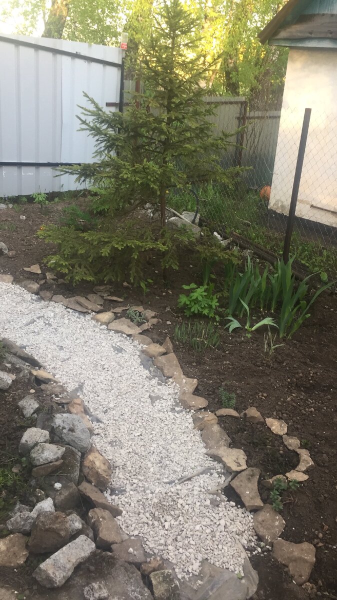 Клумба на входе