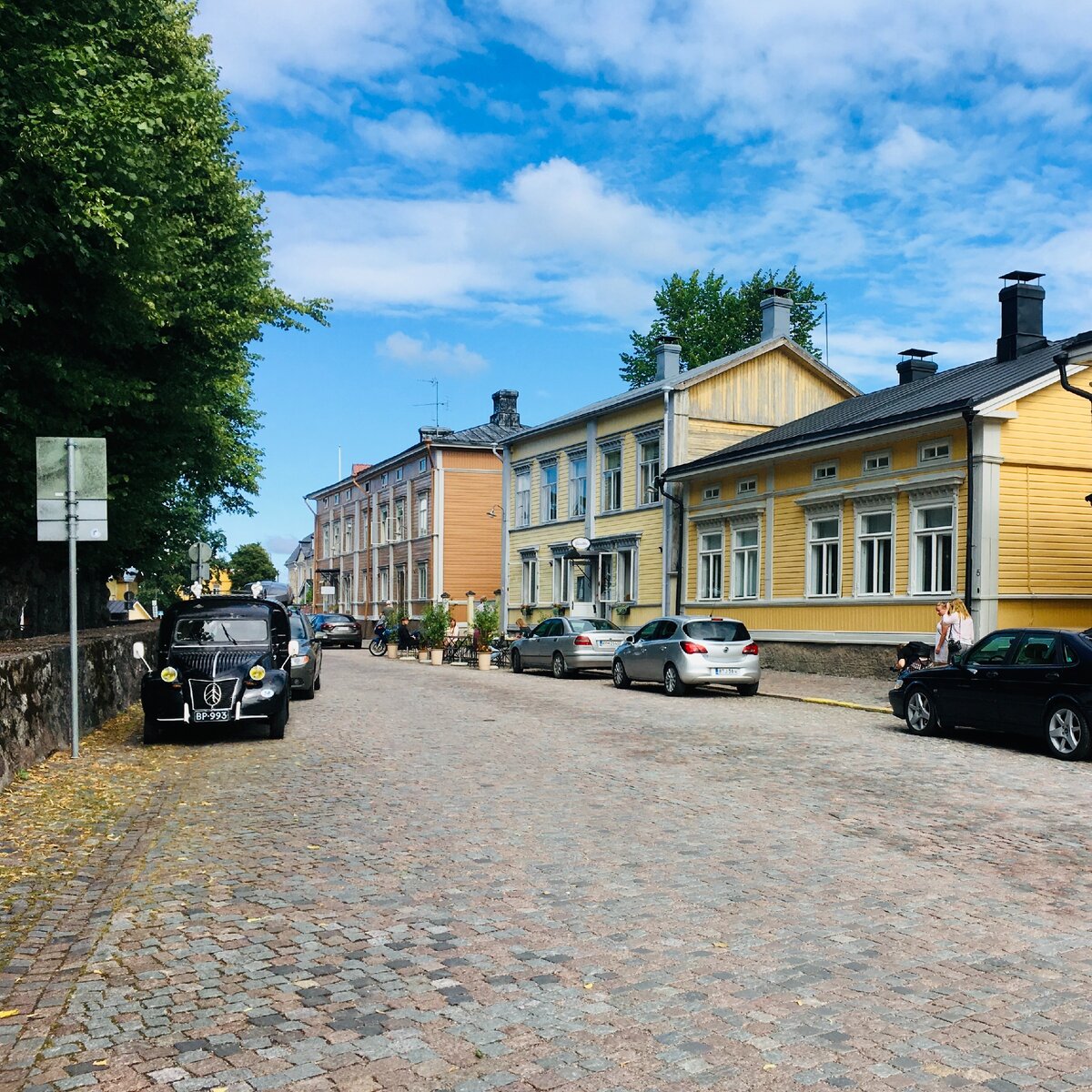 Королевская дорога проходила прямо через город, поэтому центральные улицы в нем довольно широкие