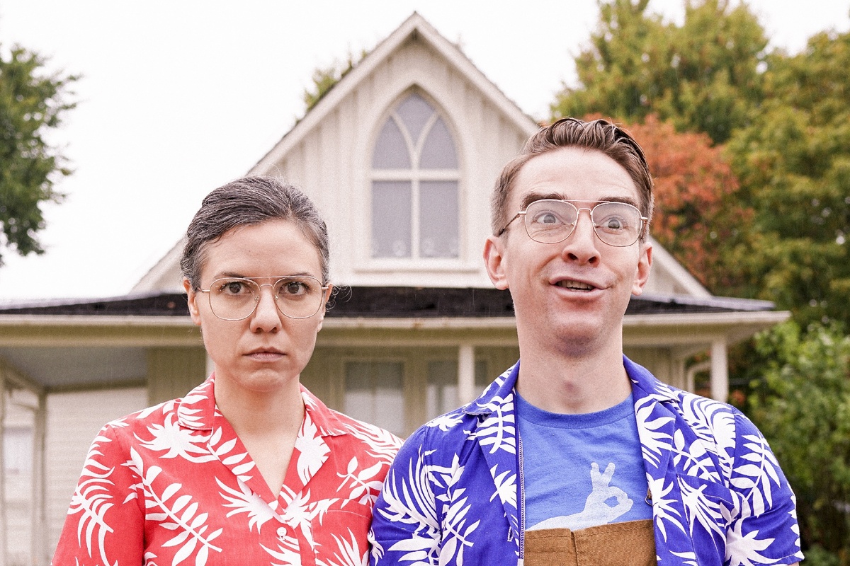 Так выглядит молодая семья, которая все еще живет в съемной квартире. Шутка, не воспринимайте всерьёз! 