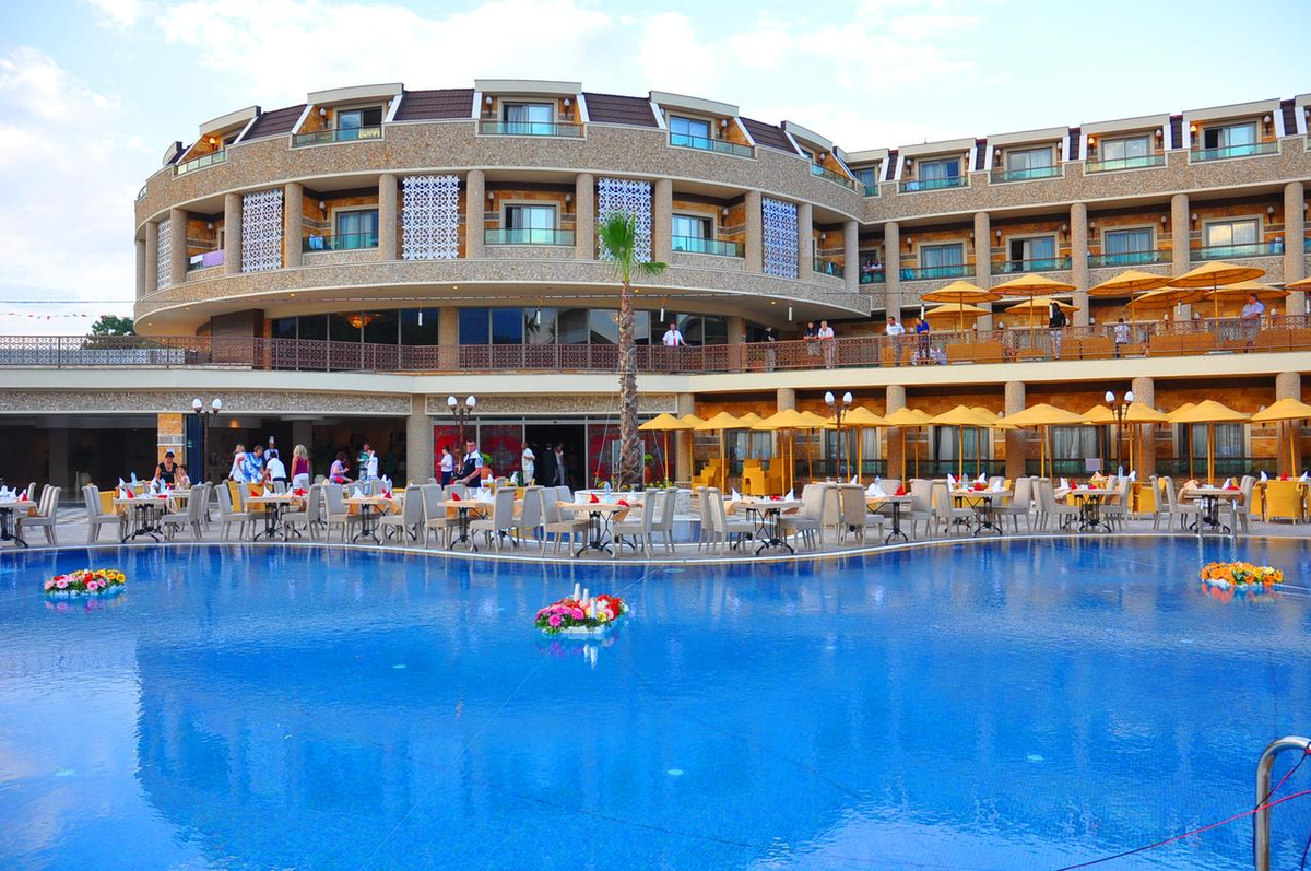 Elamir Resort Hotel, до 2019  назывался Botanik Resort Hotel