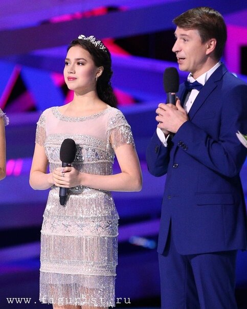 Алина Загитова в качестве ведущей шоу "Ледниковый период". Источник www.figurist.ru