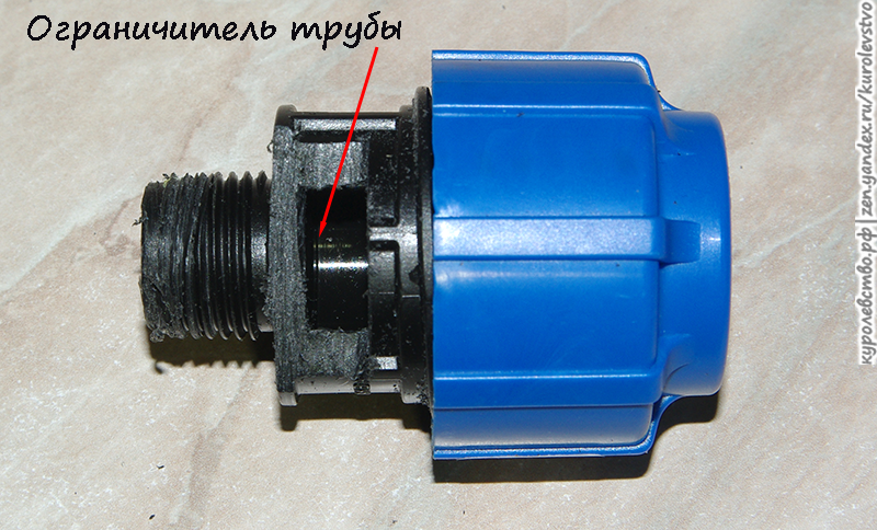 Через окошко будем наблюдать смещение трубы, если оно будет