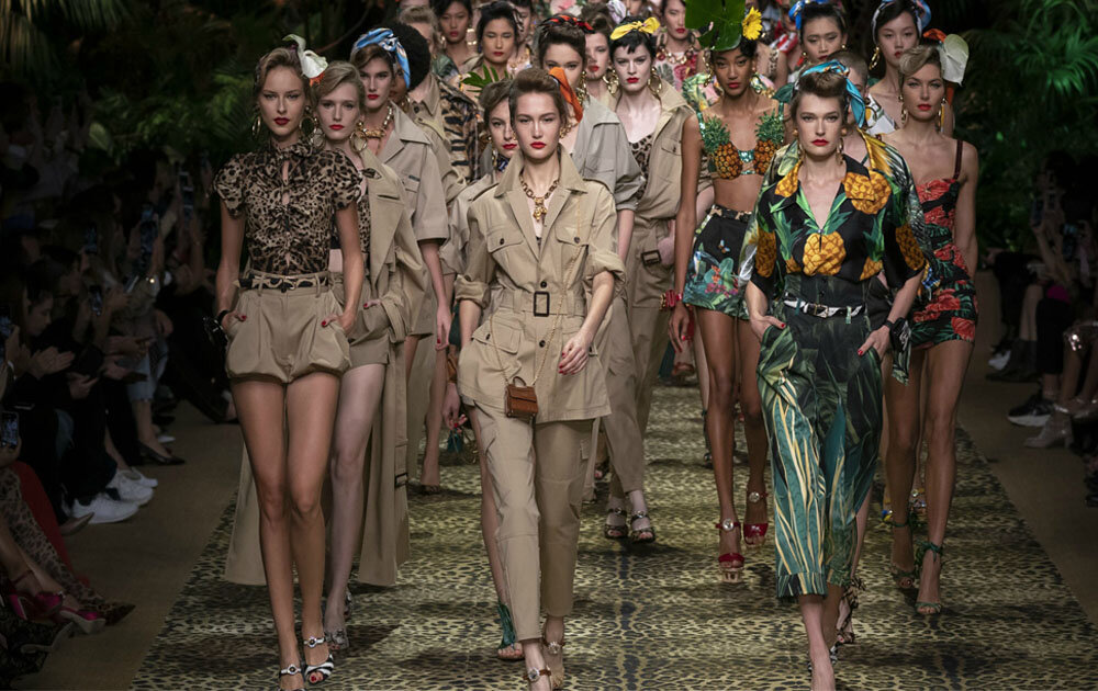 Пока традиционнные модные показы поставлены на паузу из-за нестабильной ситуации в мире с вирусом COVID-19, итальянский модный дом Dolce&Gabbana начнет презентовать коллекции в новом формате:...