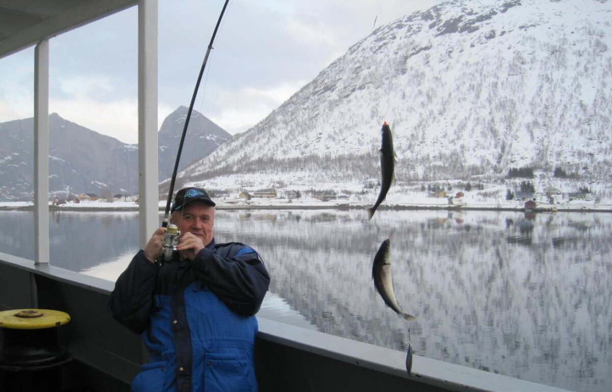 Все  свободное от вахт время капитан Олег уделяет морской рыбалке, в каком бы порту мира не находился...