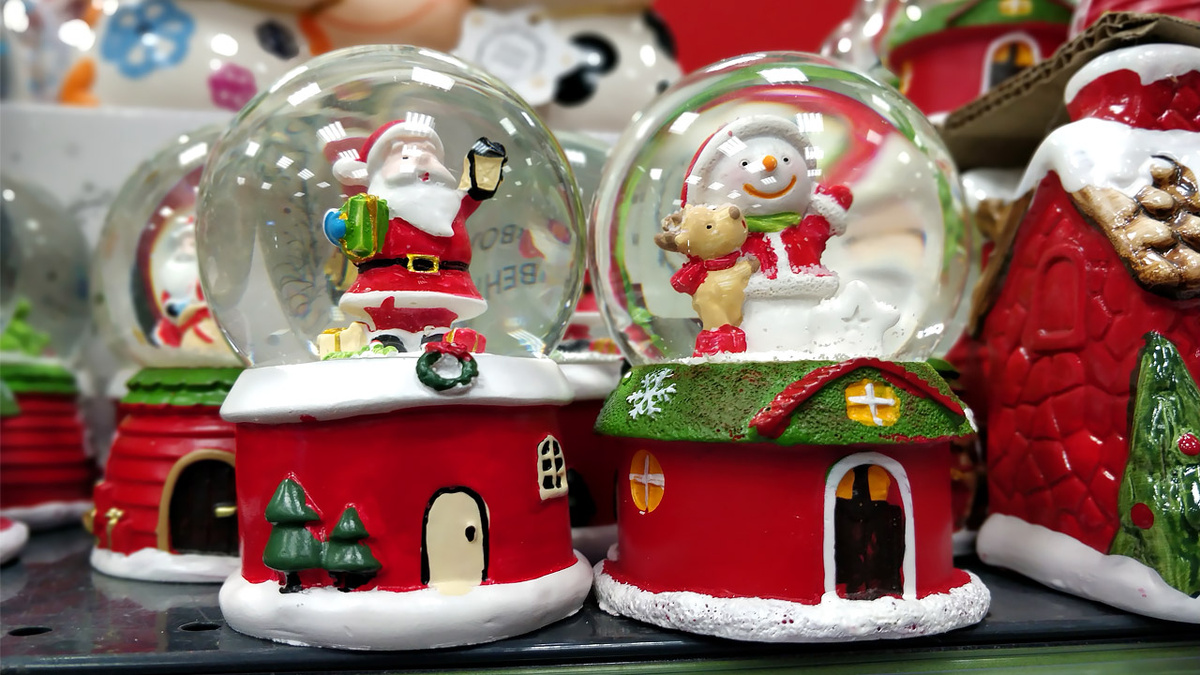 Фото автора. Снежные шары за 149 рублей.