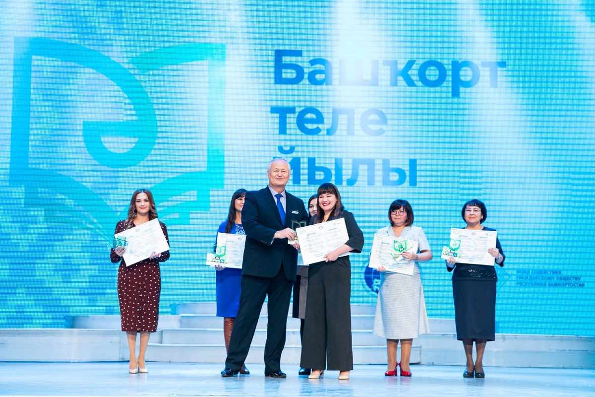 Автор СМИ башкир Челябинской области Нурия Иксанова получила награду от Всемирного курултая башкир