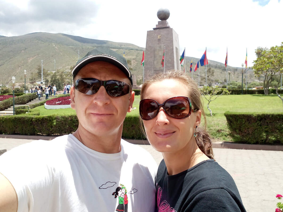 30-метровая башня, с глобусом на верху, не отбрасывающая тень