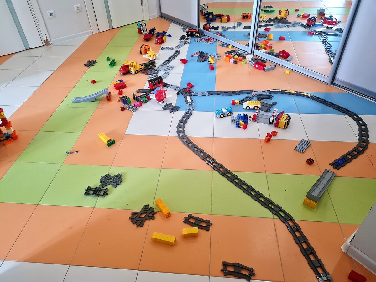 Площадка для строительства из конструктора Лего Дупло