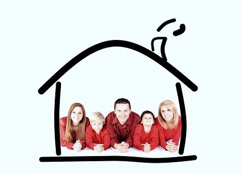 Источник: https://pixabay.com/photos/family-house-protection-insurance-3370140/