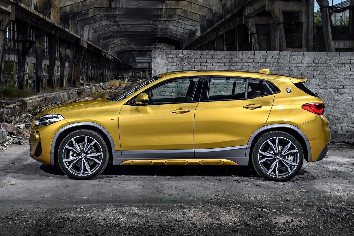 Дизайнеры всеми силами старались доказать, что X2 – настоящий BMW (иллюстрация с сайта carsweek.ru)