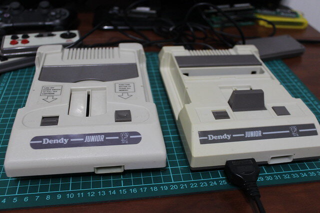 Пока я не решил, что пора восстановить 2й джойстик, а паяльник был диаметром метр, паяло и опыта было мало и я сделал КЗ на втором джойстике. Это частично вывело из строя процессор приставки.