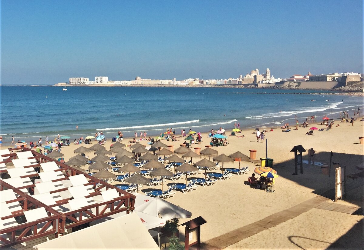 Кадис, Испания, стоит на берегу Атлантического океана, 2016 год