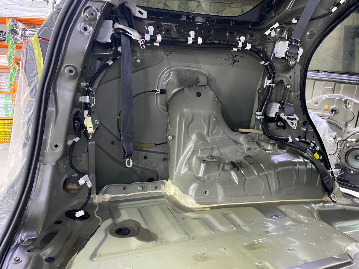 Крыло и арка багажника подготовлена к оклейке