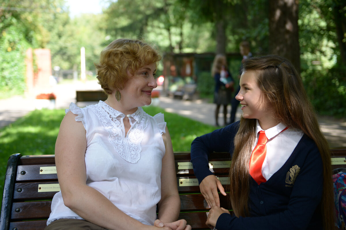 ученики сидят на головах. 14 школа таганрог. школа пансион с проживанием москва. ей нравится школа. школьная любовь.