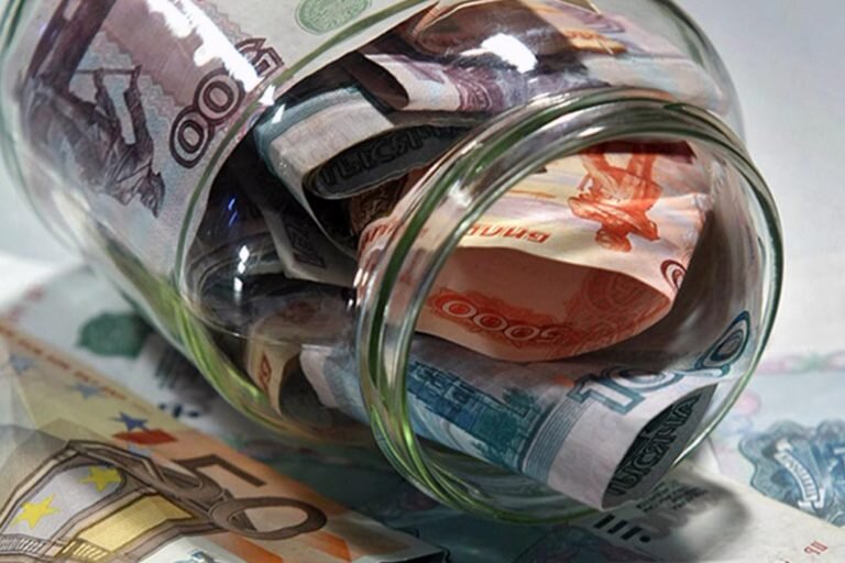 Россияне чаще всего хранят деньги в наличном виде. 