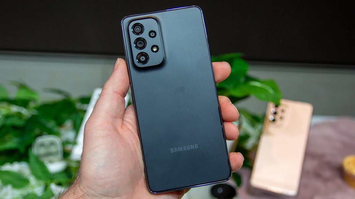    Samsung Galaxy A53 5G — один из лучших камерофонов среди бюджетных Самсунгов. Фото: gadgetnews.net