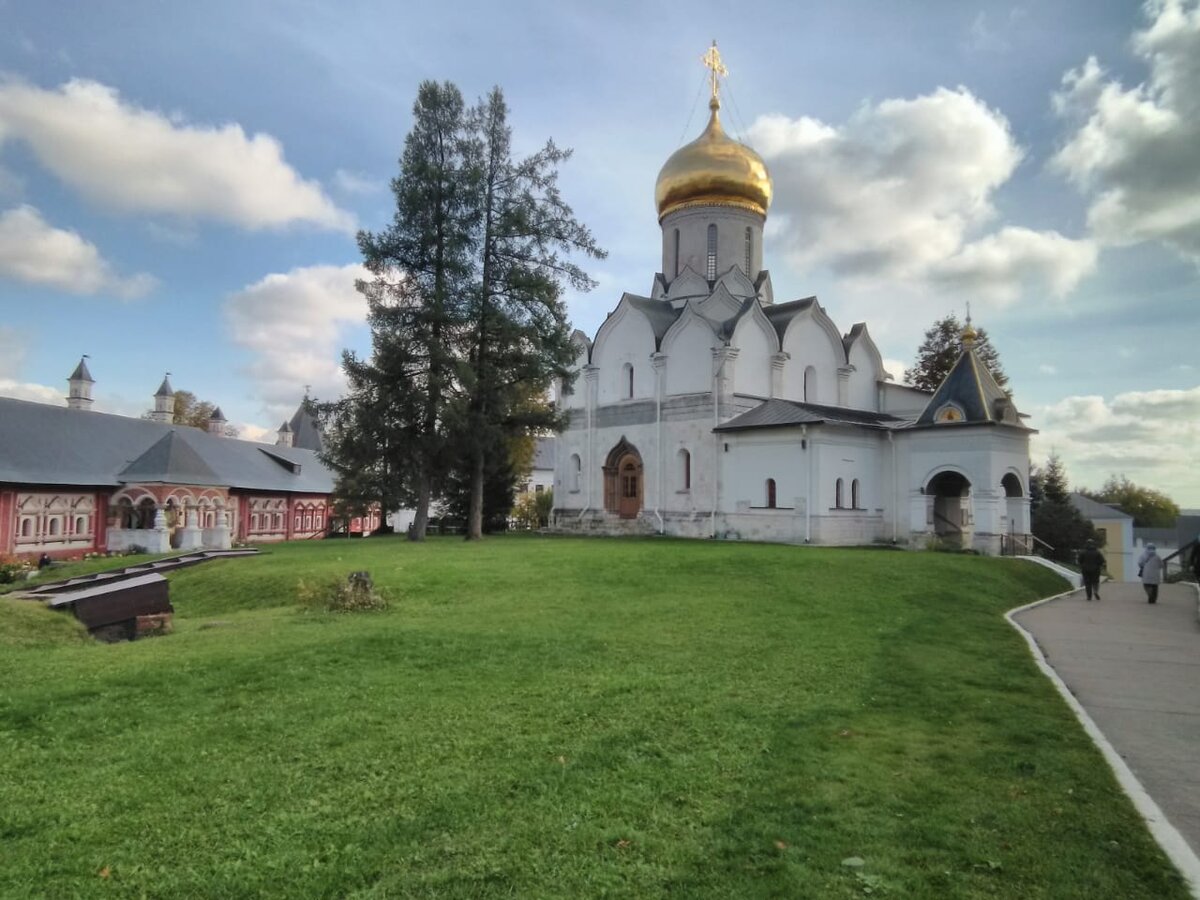 Звенигород монастырь осень